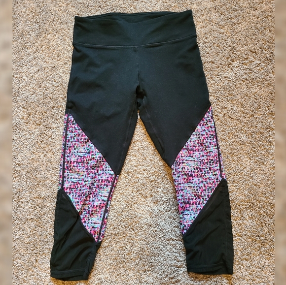 Woman's cropped Fabletics leggings